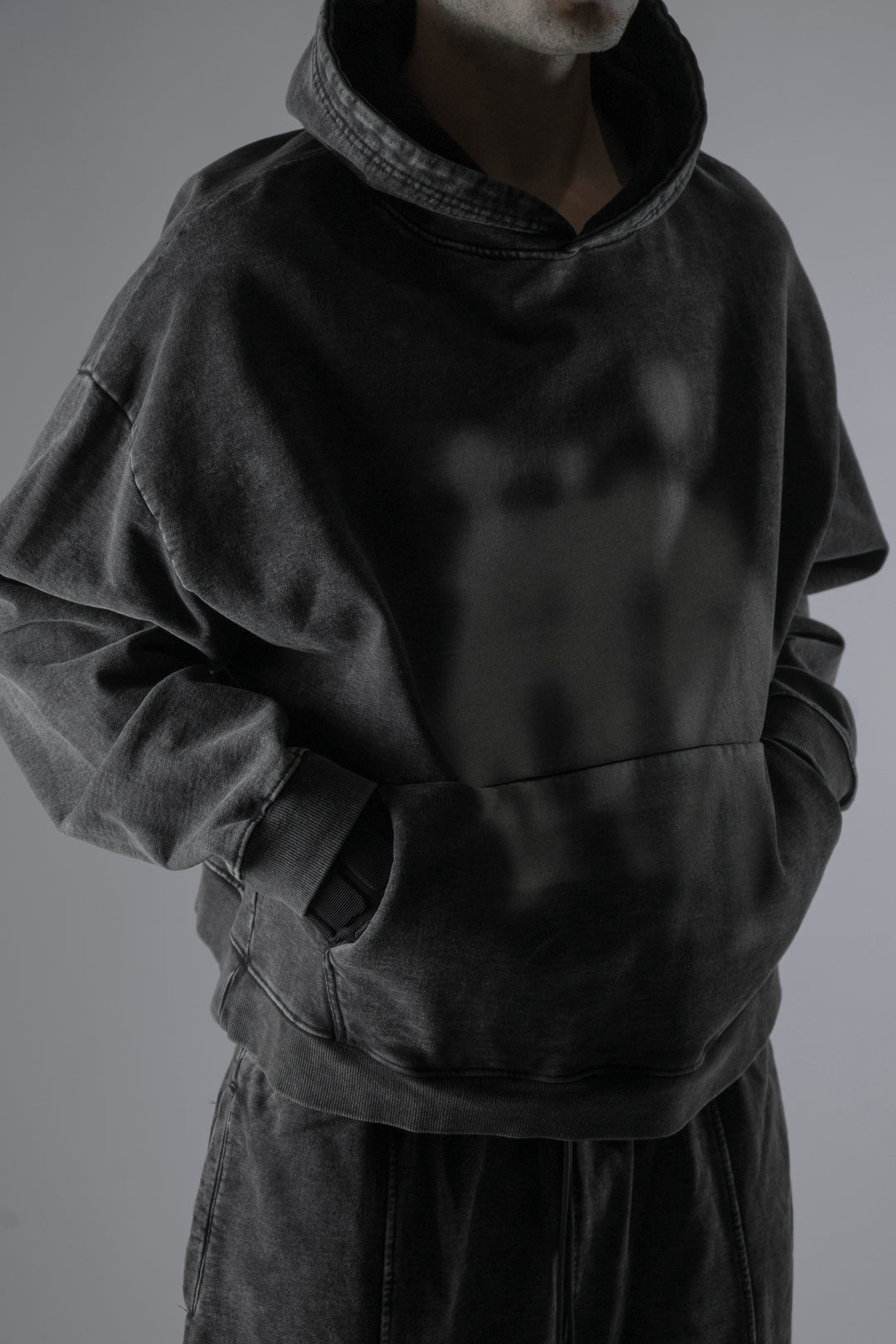 VISITORS GRAPHIC HOODIE